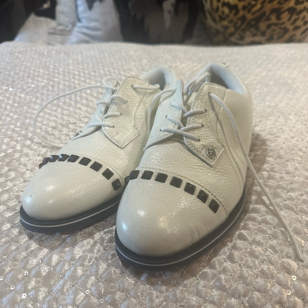 G/FORE STUD CAP TOE LADIES GOLF SHOE SNOW
